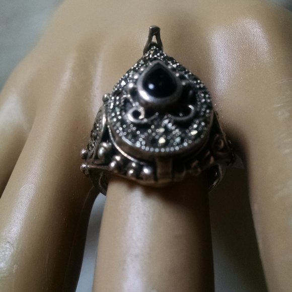Vintage Unique Rare Collectible Poison Black Onyx Marcasite Gemstone Ring - Picture 8 of 12